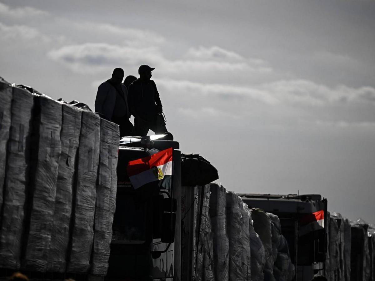 Tras larga espera en la frontera de Egipto, ayuda humanitaria ingresa a Franja de Gaza