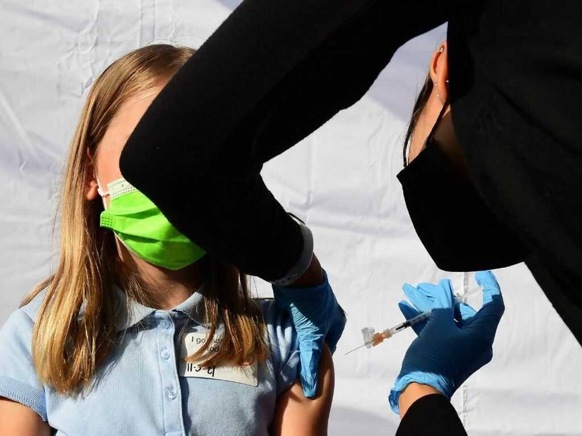 Vacuna de Pfizer anti-covid es efectiva en tres dosis para menores de 5 años