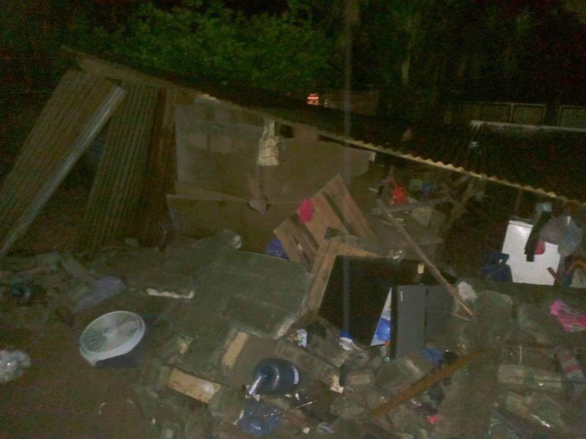 Dos niños mueren tras caer muro sobre su vivienda en Villanueva, Cortés