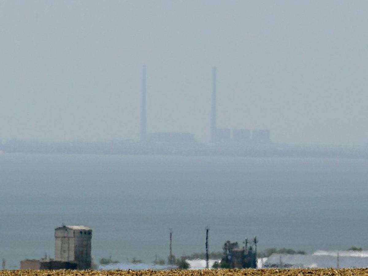 Ucrania advierte “riesgos de desastre” en central nuclear tomada por Rusia