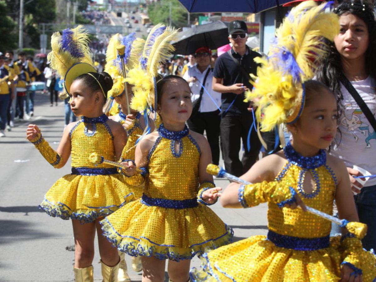 Así fue el desfile de prebásica en el bulevar Kennedy: color, música y alegría infantil