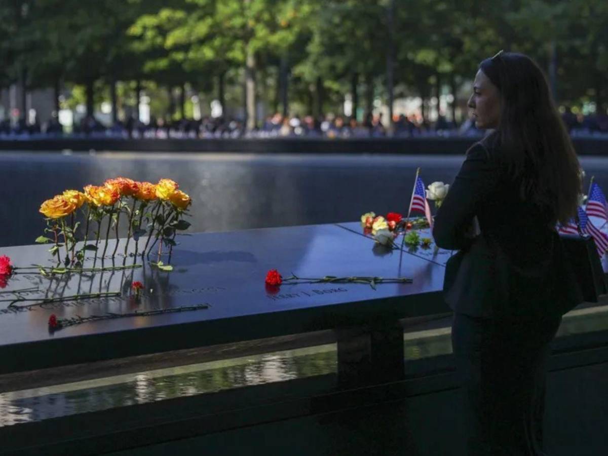 El 11S persigue, entre enfermedades y recuerdos, a bomberos y rescatistas 25 años después