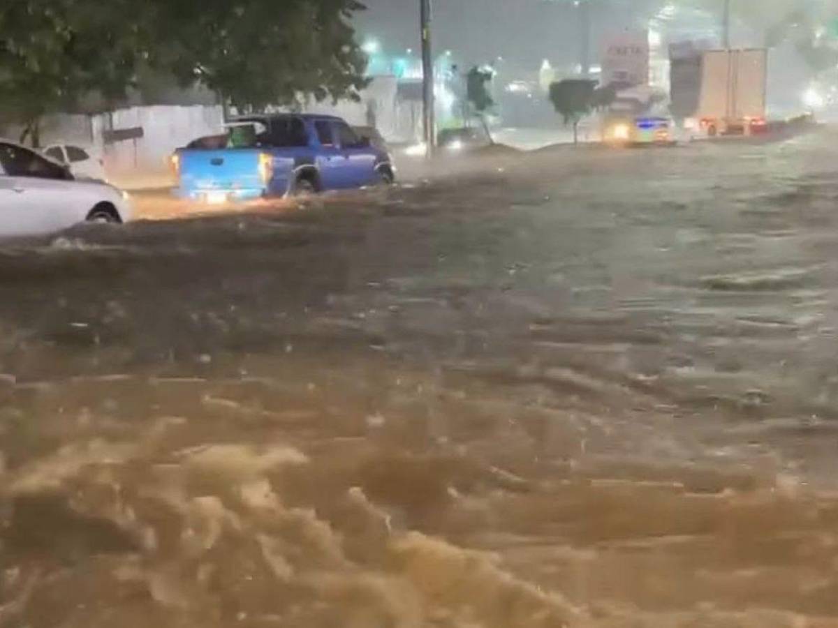 ¡Alerta en Tegucigalpa! Fuertes lluvias dejan inundaciones y calles bloqueadas
