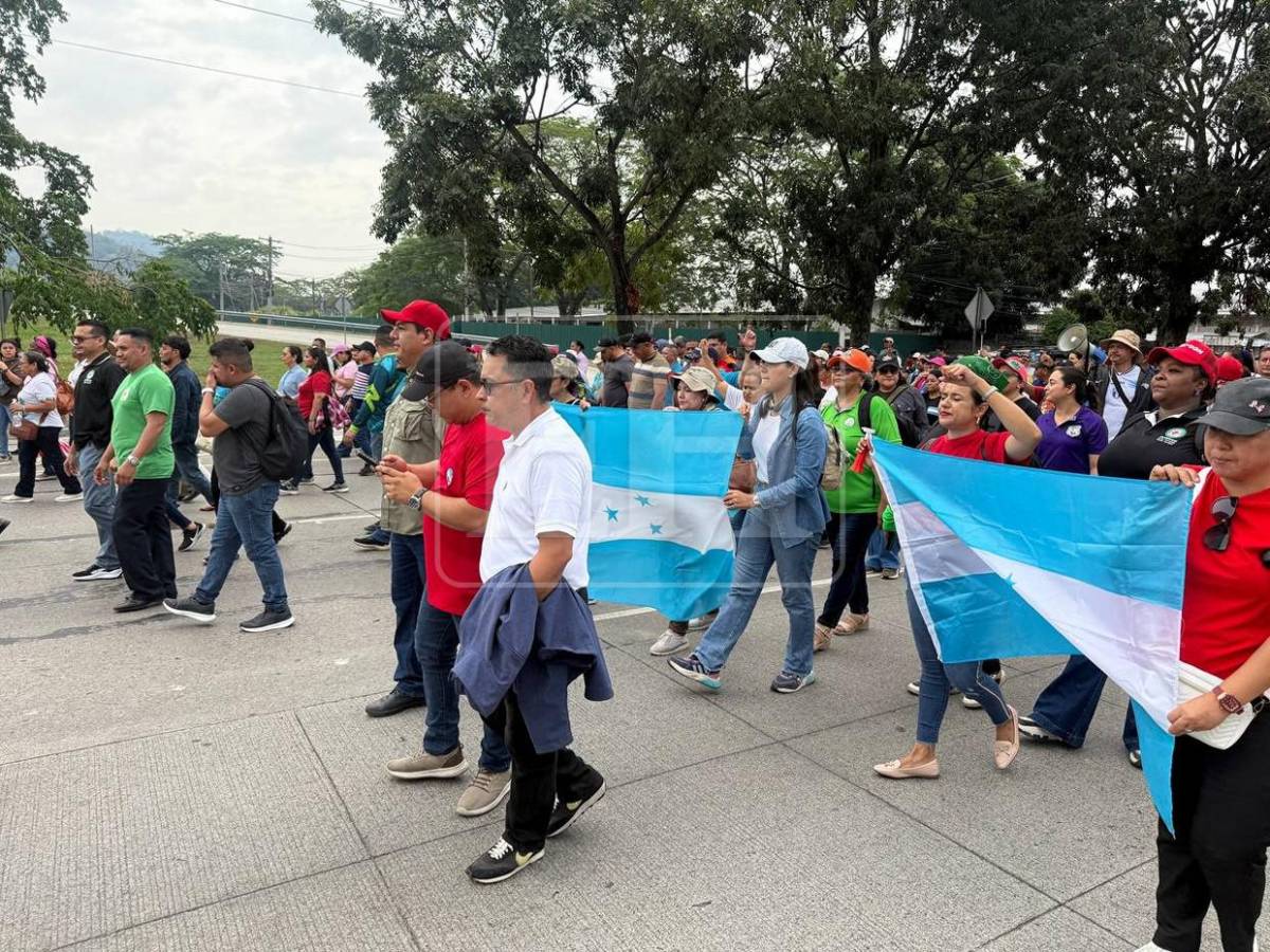 Con los docentes no se juega, clama magisterio en la zona norte de Honduras durante marcha