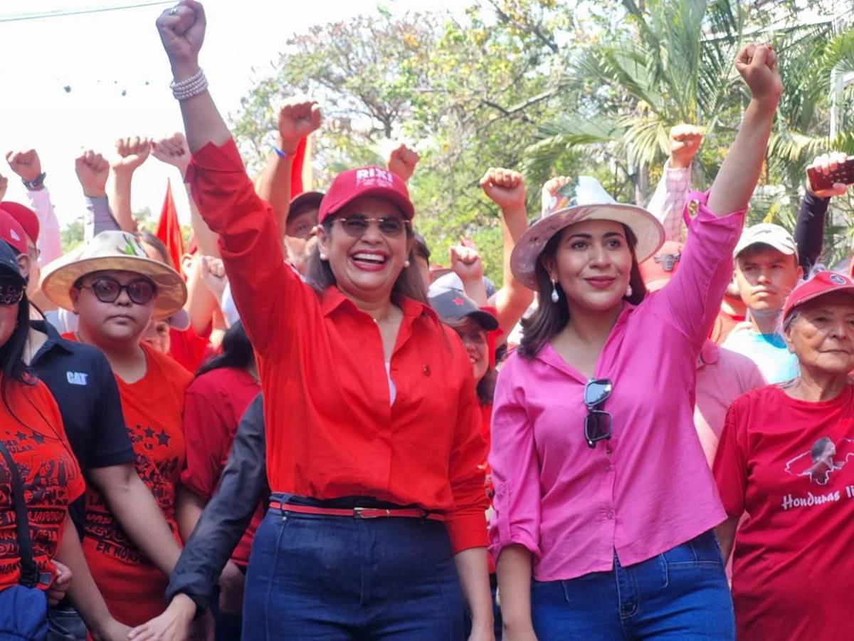Políticos roban protagonismo a obreros en marcha del Día del Trabajador