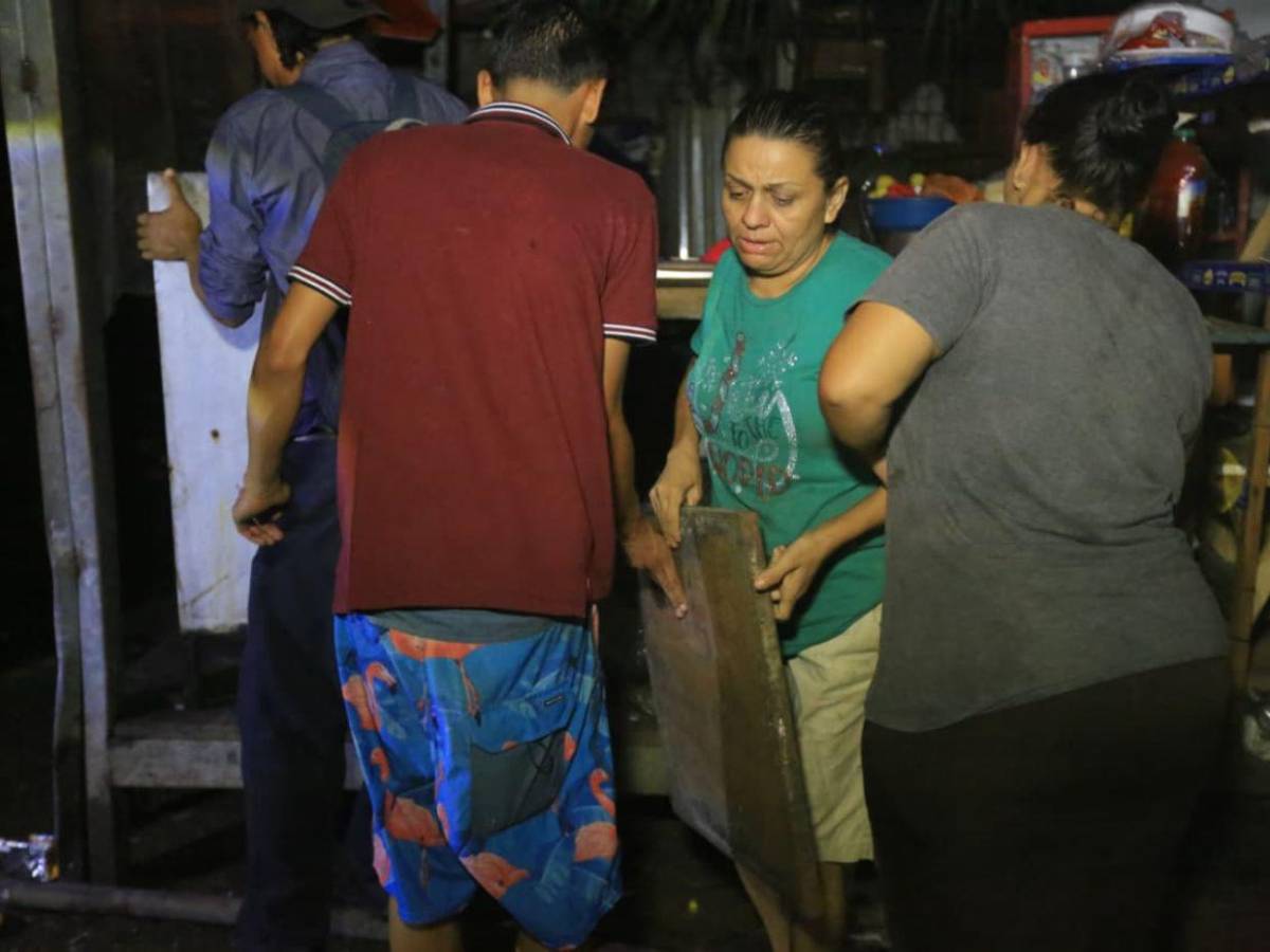 Imágenes de incendio devorador en Mercado Medina en SPS: Todo está rostizado ya