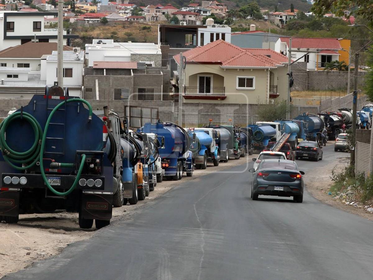 Alto precio del agua en cisternas ahoga a familias más pobres de la capital