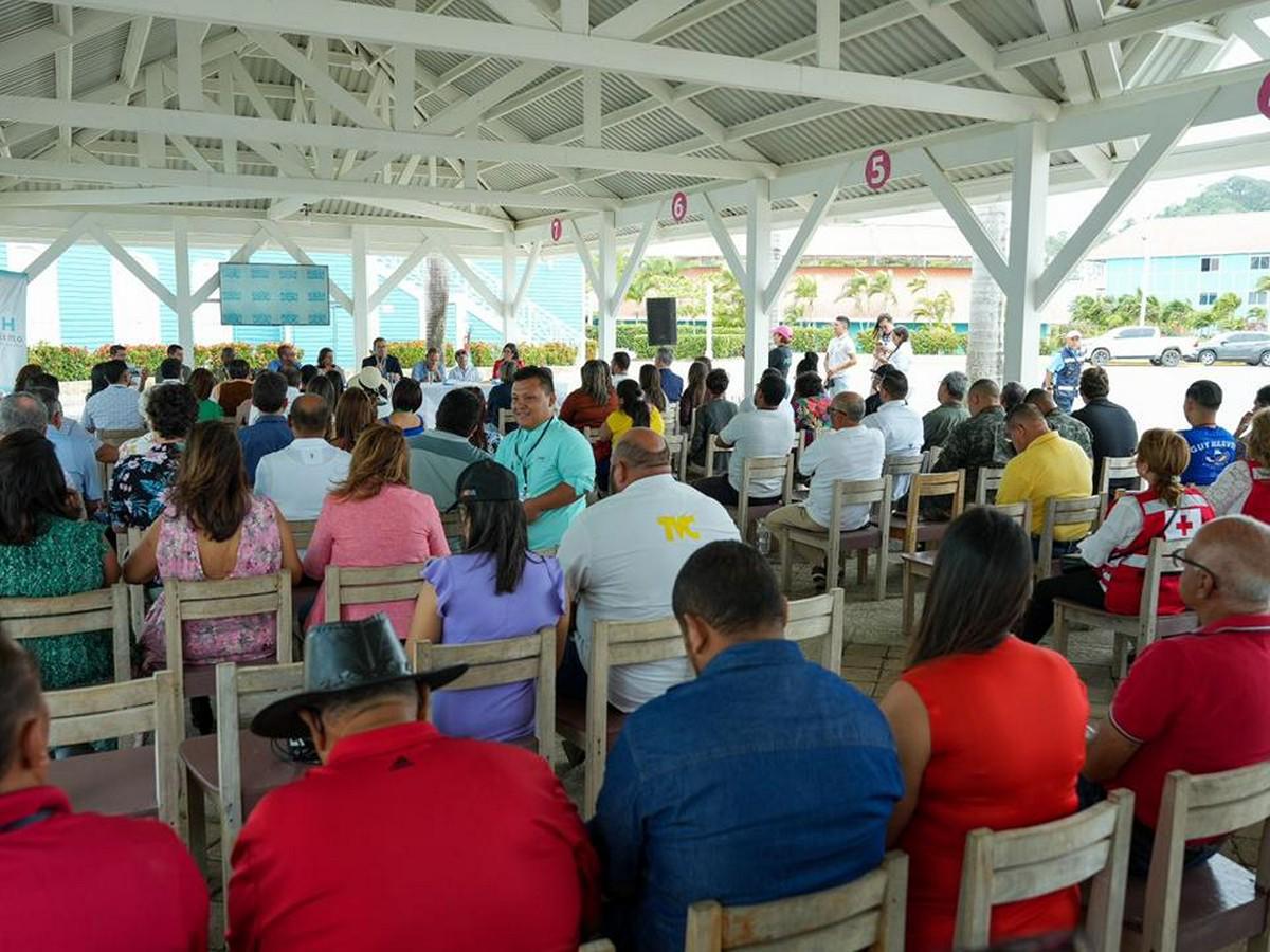 Por un turismo seguro, firman convenio entre el Puerto de Roatán y el IHT