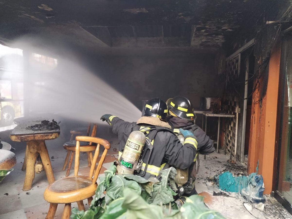 Incendio provoca daños en reconocido restaurante en la capital