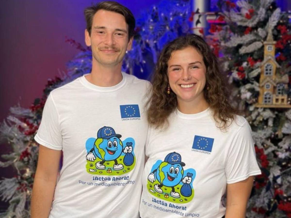 ¿Quiénes son Mikaela y Jirka, turistas que recorren Honduras y recolectan basura?