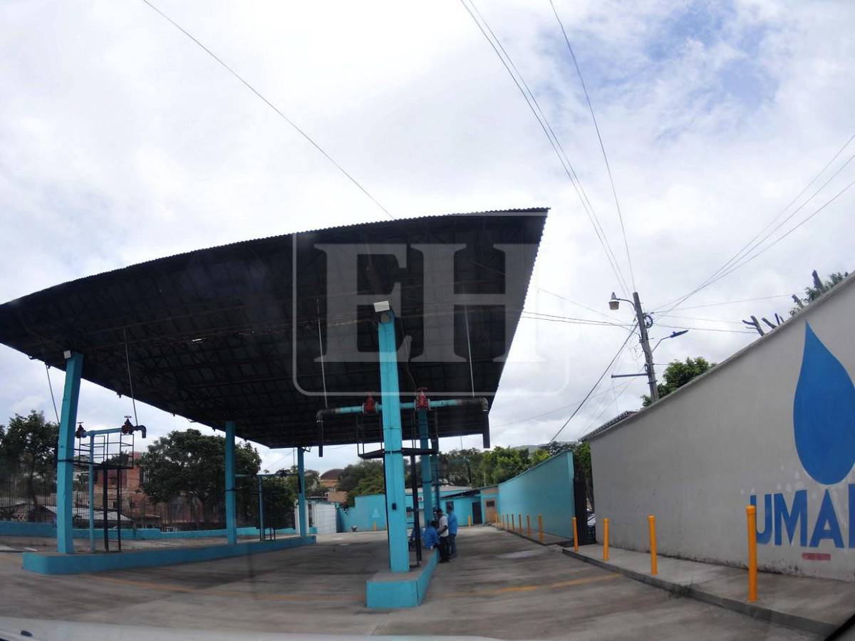 Alto precio del agua en cisternas ahoga a familias más pobres de la capital