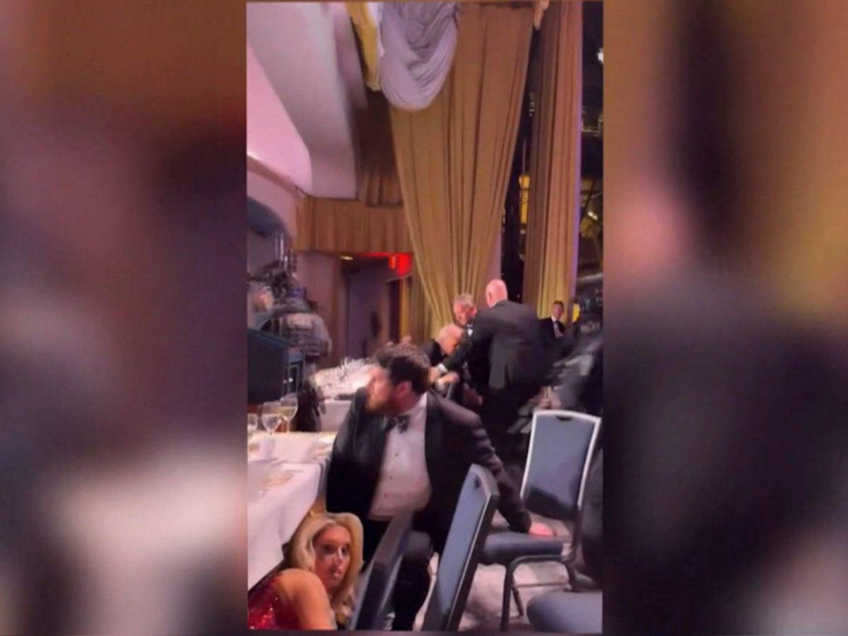 Cronología: las imágenes exactas de cómo fue el intento de atentado a Trump en Cena de Corresponsales