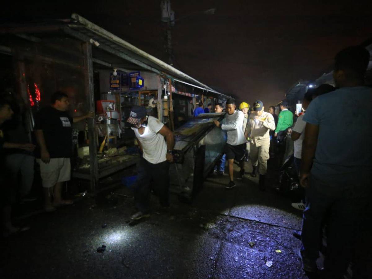 Imágenes de incendio devorador en Mercado Medina en SPS: Todo está rostizado ya