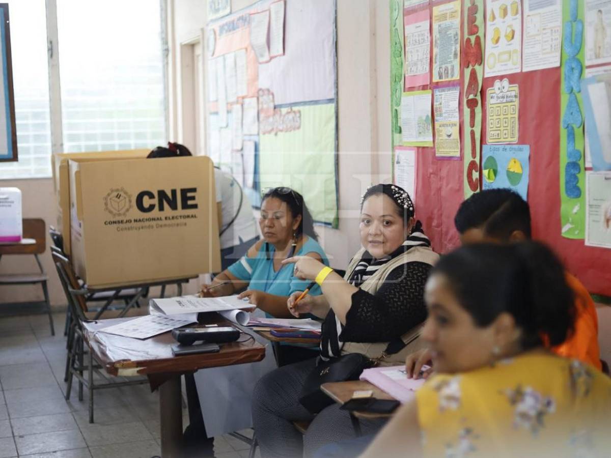 Biométrico, tinta indeleble y orden: así se desarrollan las elecciones en Honduras
