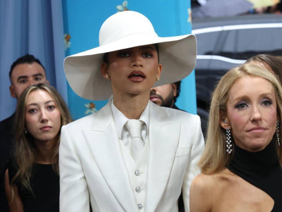 Met Gala 2025: Zendaya brilla con esmoquin blanco de Louis Vuitton
