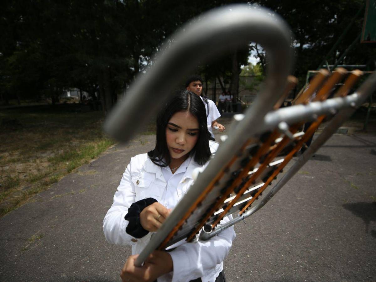 Banda marcial del Central Vicente Cáceres, 84 años de tradición en desfiles patrios
