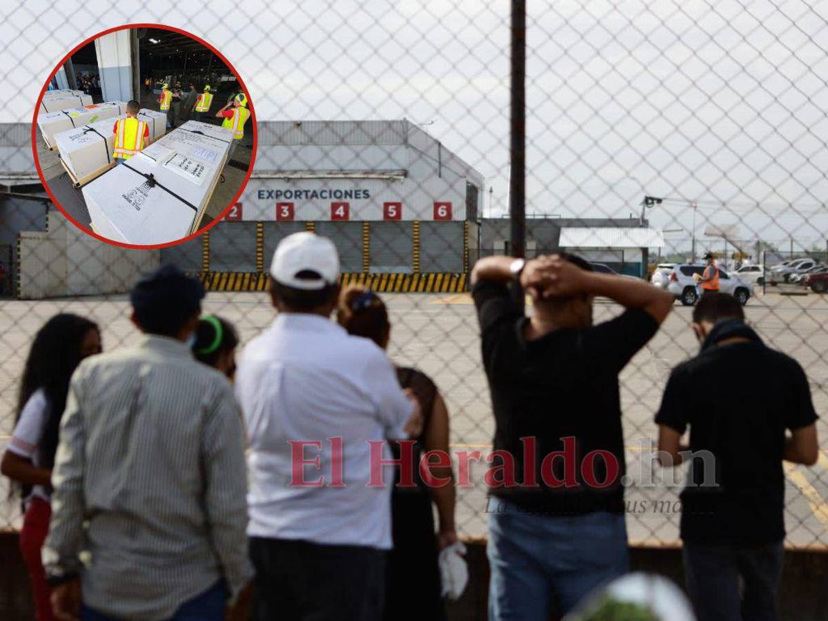 Familiares reciben cuerpos de migrantes hondureños que murieron en tragedia en San Antonio, Texas