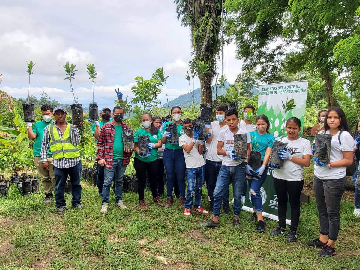 <i>El compromiso ambiental de Cenosa se hace visible en las comunidades cercanas a su planta de operaciones. </i>