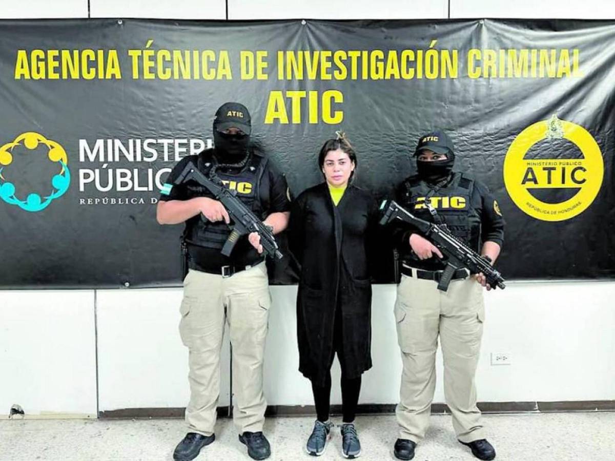 Exfiscal Francia Sofía Medina, acusada por más de 42 delitos ¿Cómo va su caso?