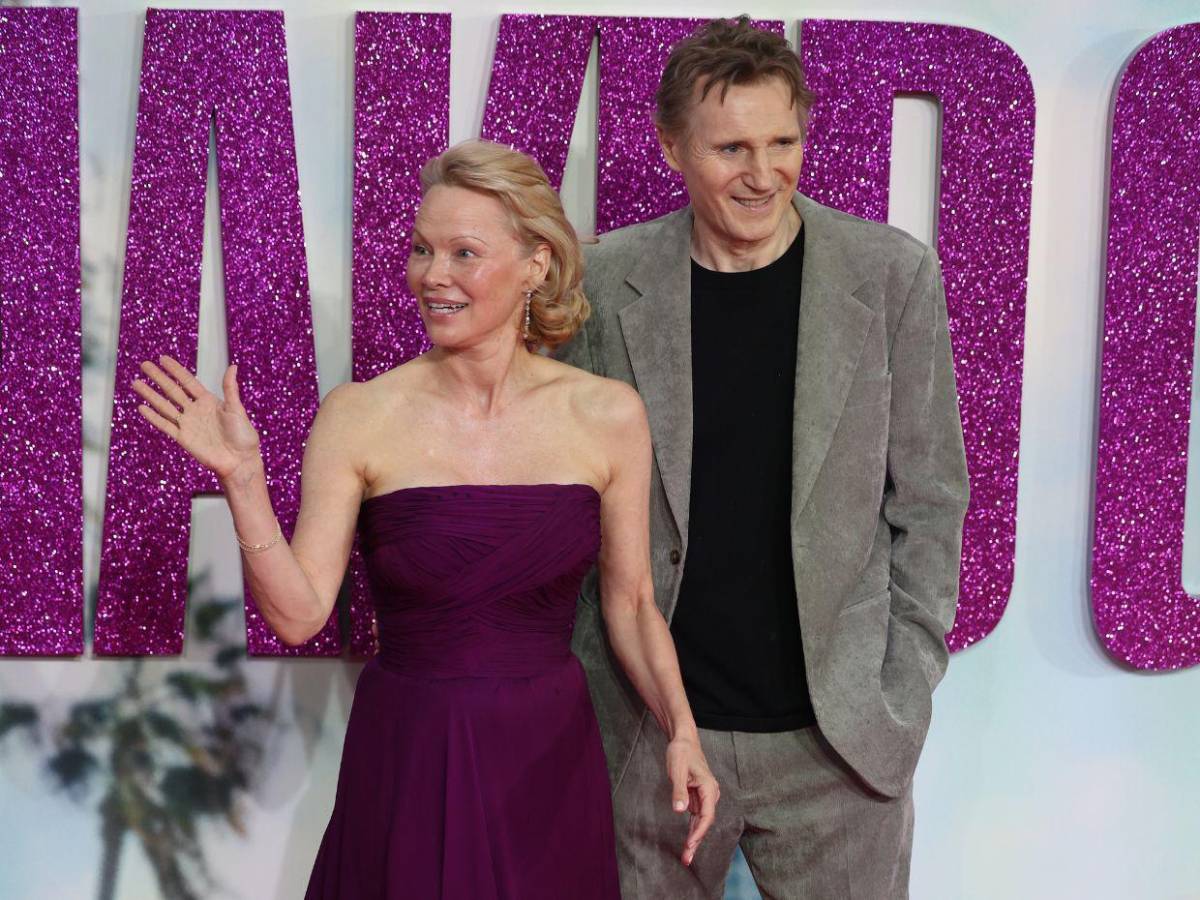 ¿Amor o publicidad? Lo que se sabe del romance entre Liam Neeson y Pamela Anderson