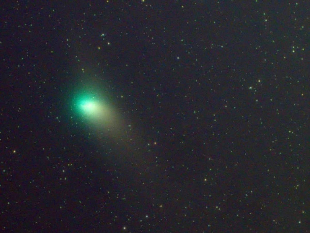El cometa verde captado desde La Lima, Cortés a las 2:30 de la mañana.