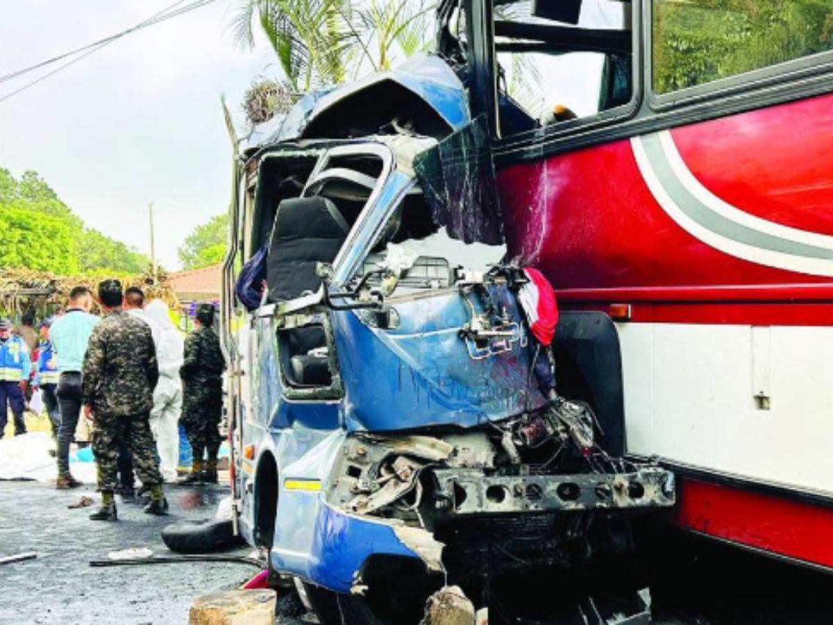 A cárcel de Copán envían al conductor de bus de accidente que dejó 17 muertos