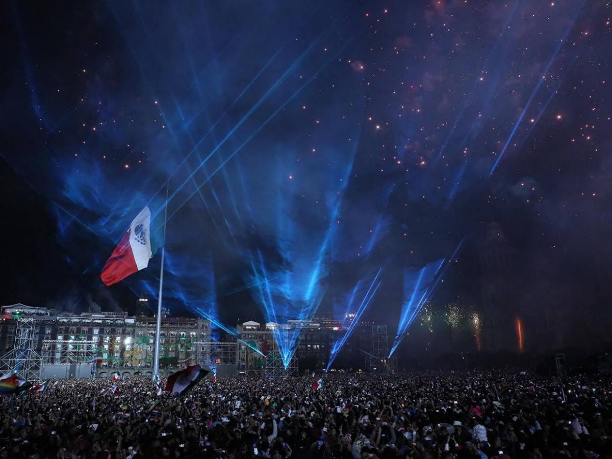 Zócalo desbordado, la mayor plaza pública de México vibra al grito de ¡Viva la independencia!