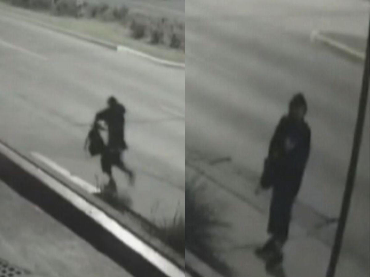 El sospechoso cargaba una mochila, donde guardó su arma después de cometer el vil hecho.