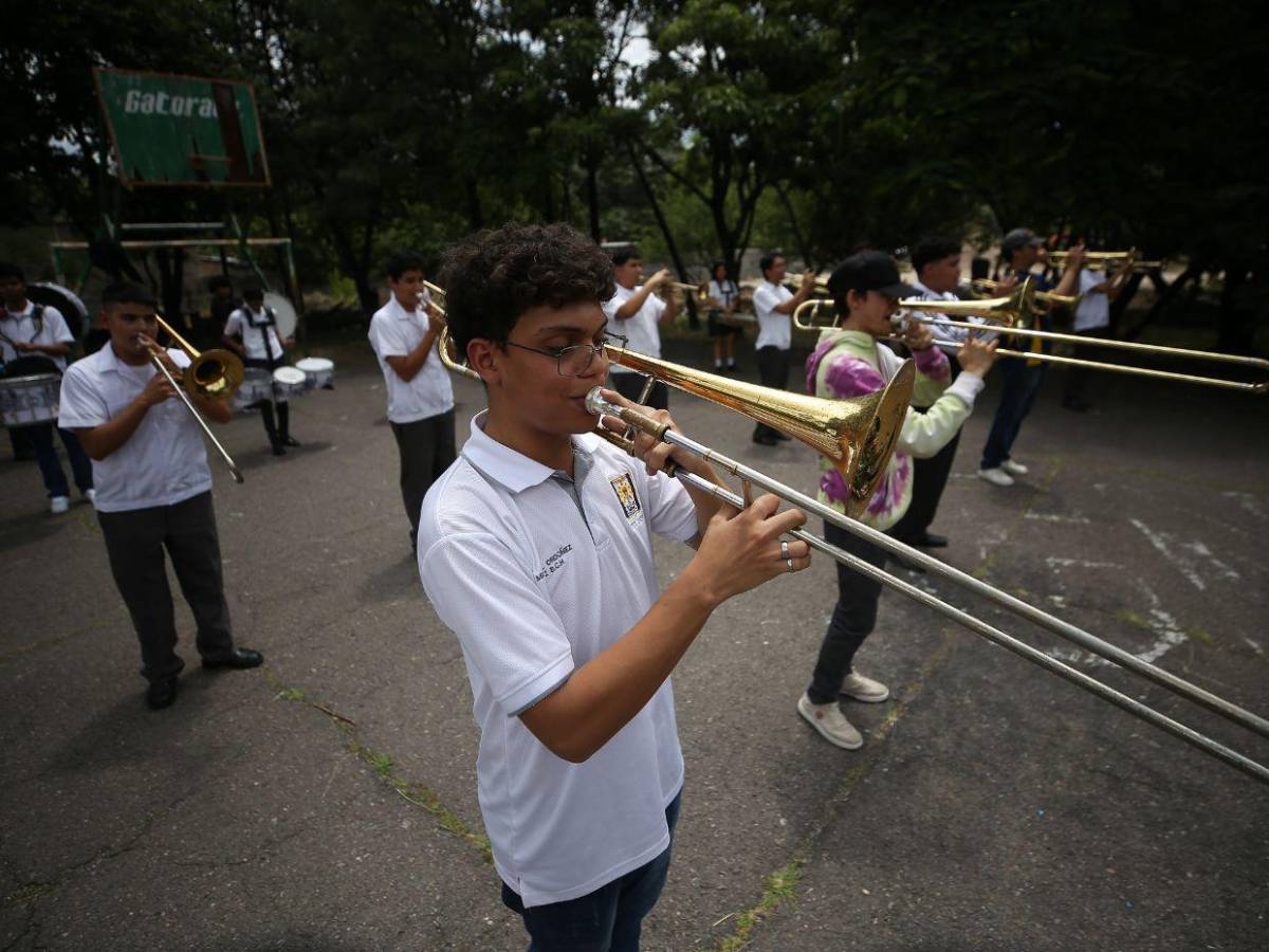 Banda marcial del Central Vicente Cáceres, 84 años de tradición en desfiles patrios