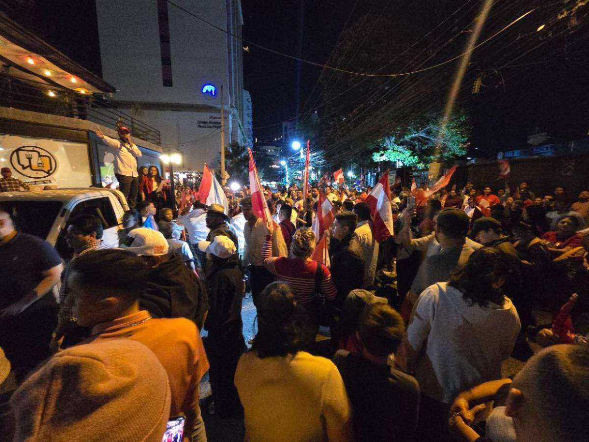 Hondureños entre anhelo de una Navidad tranquila y la incertidumbre por lentitud en resultados