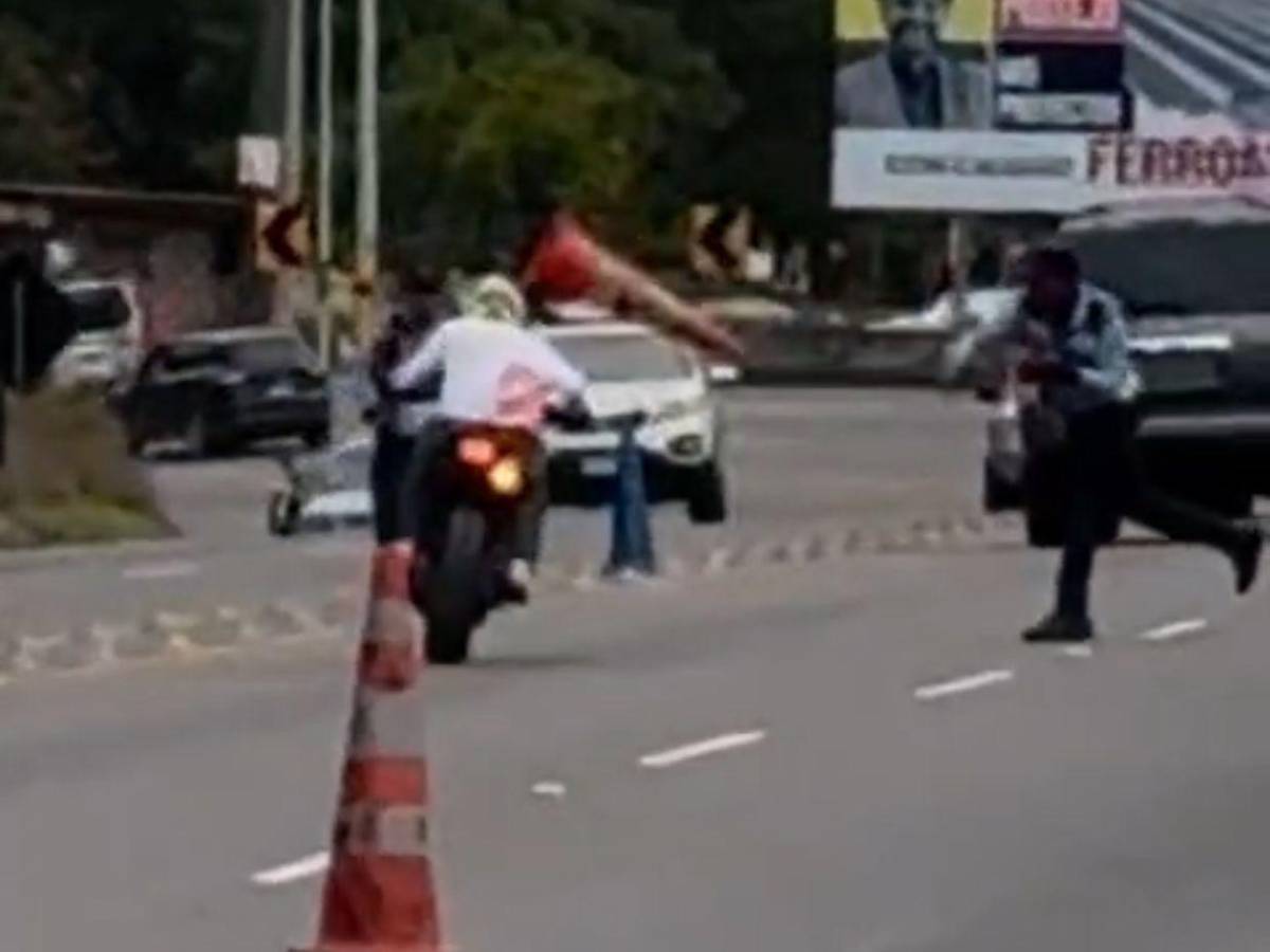 Cuadro a cuadro: Así fue el momento que Policía noqueó a motociclista que evadió operativo