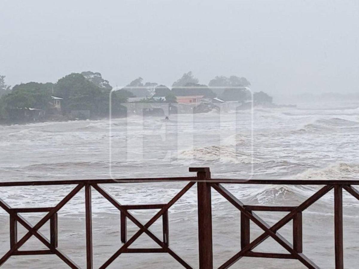 Río Leán se desborda y provoca inundaciones y damnificados en Atlántida