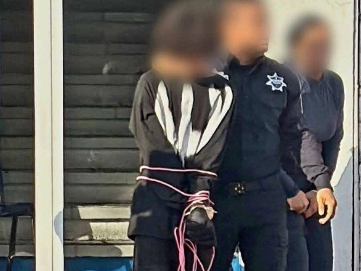 Usó un rifle AR-15: Estudiante mata a dos profesoras en colegio de Michoacán