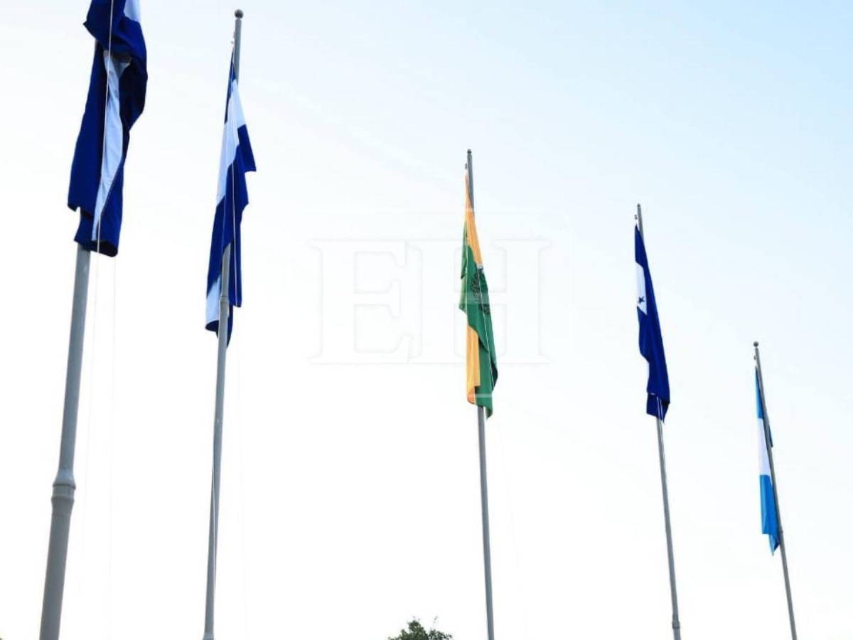 Así se rindió homenaje a la Bandera Nacional de Honduras en San Pedro Sula
