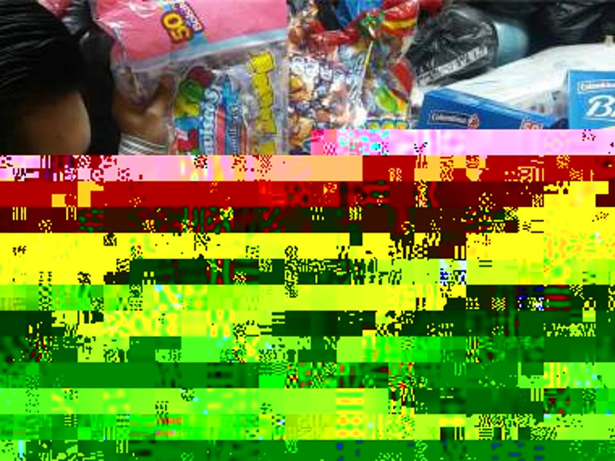 Una capitalina solidaria hizo llegar este donativo de dulces, galletas, leche con chocolate, bombones y malvaviscos.