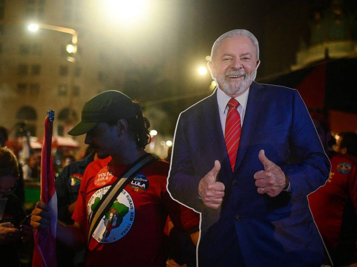 Brasil: Lula da Silva toma la delantera contra Bolsonaro por una estrecha ventaja