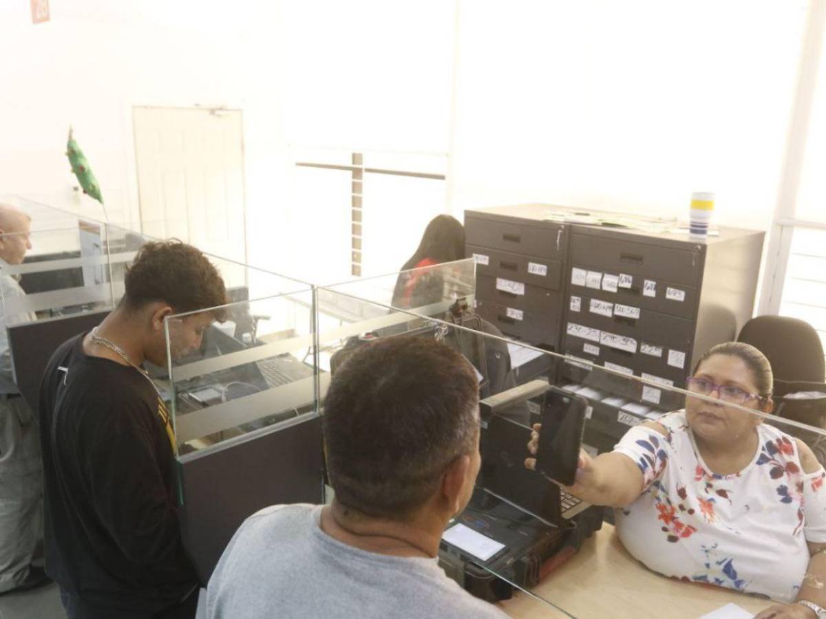 En la recta final de las elecciones, hondureños acuden el RNP para obtener su DNI