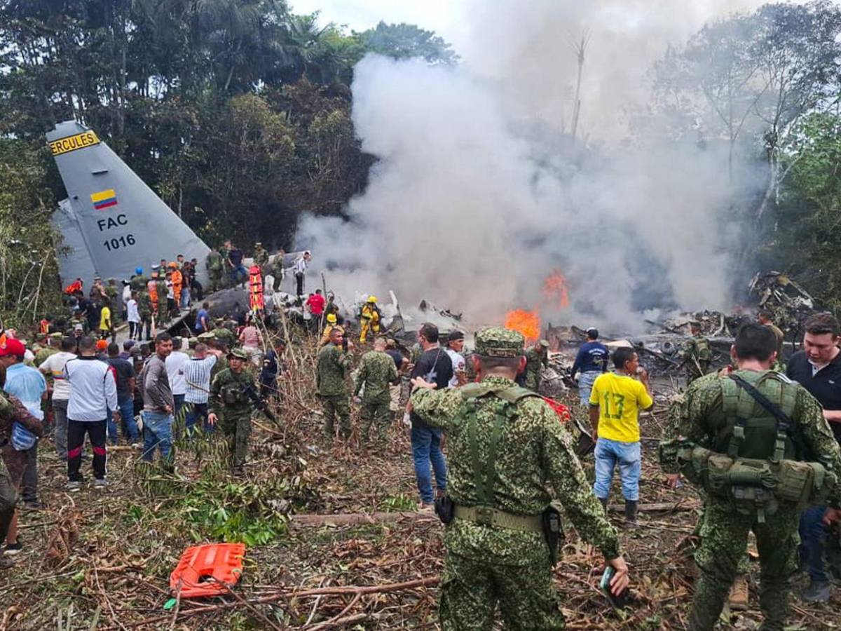 Hay 34 desaparecidos: accidente de avión en Colombia deja decenas de muertos y heridos