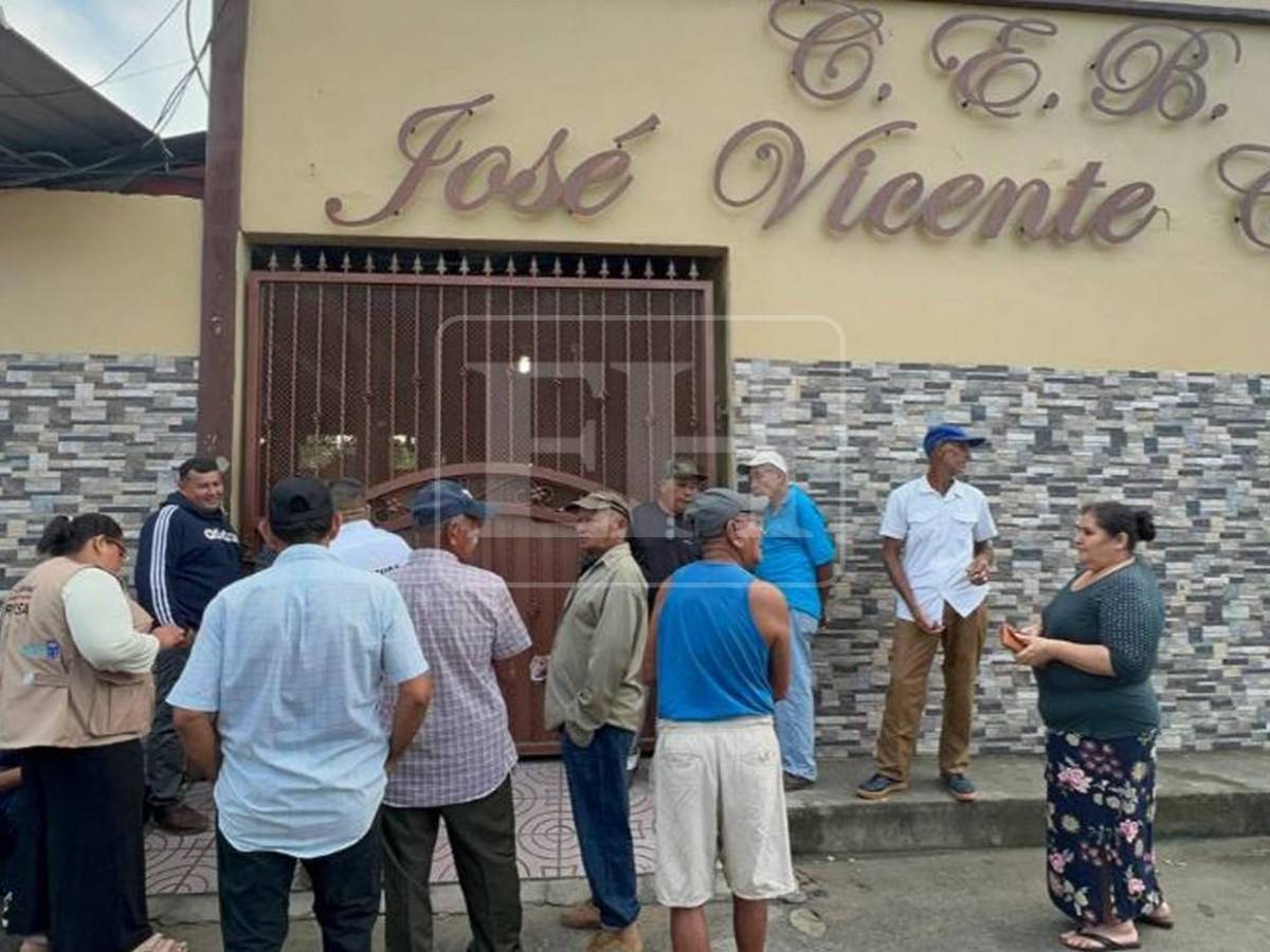 Hondureños madrugaron a esperar apertura de urnas para votar