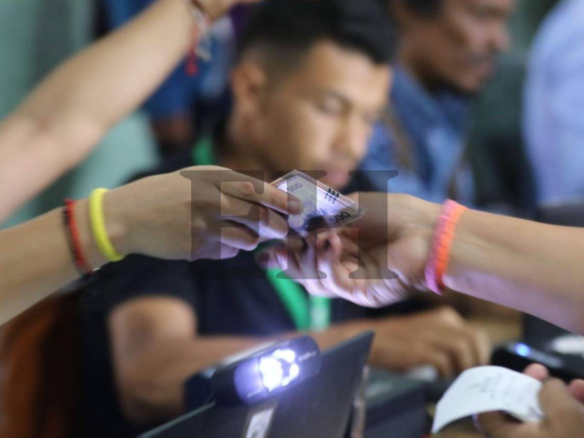 Reparten bono climático en Santa Lucía y pobladores desconocen el propósito