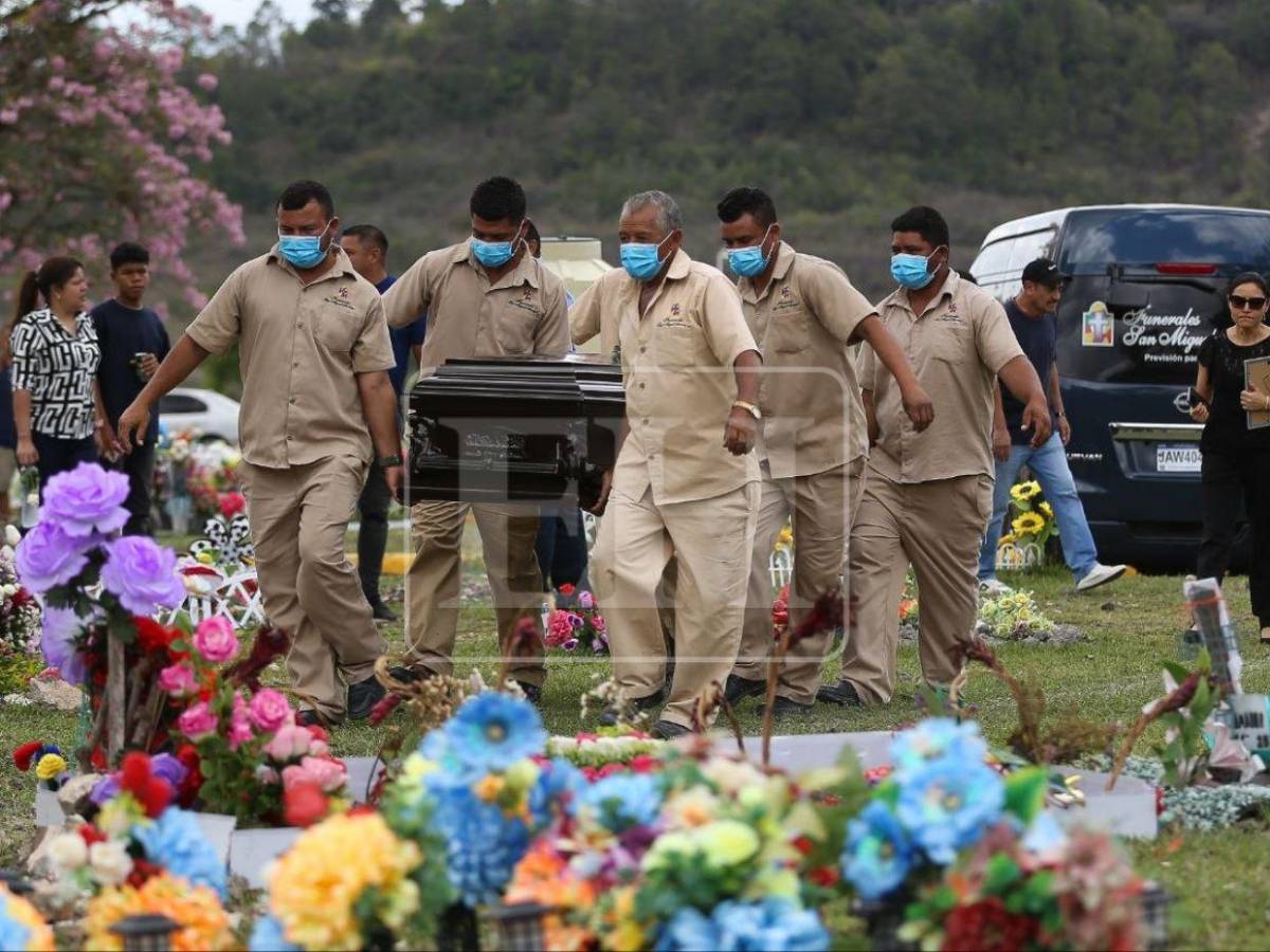 Entre lágrimas despiden a familia que murió en tragedia vial en Quimistán, Santa Bárbara
