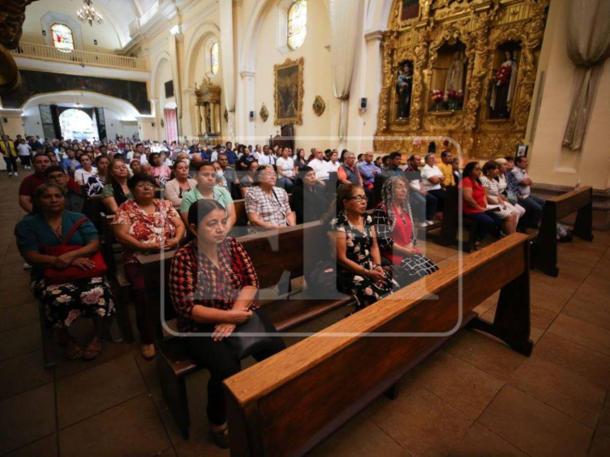 Catedral San Miguel Arcángel se llena de fe en el cierre de Semana Santa 2026