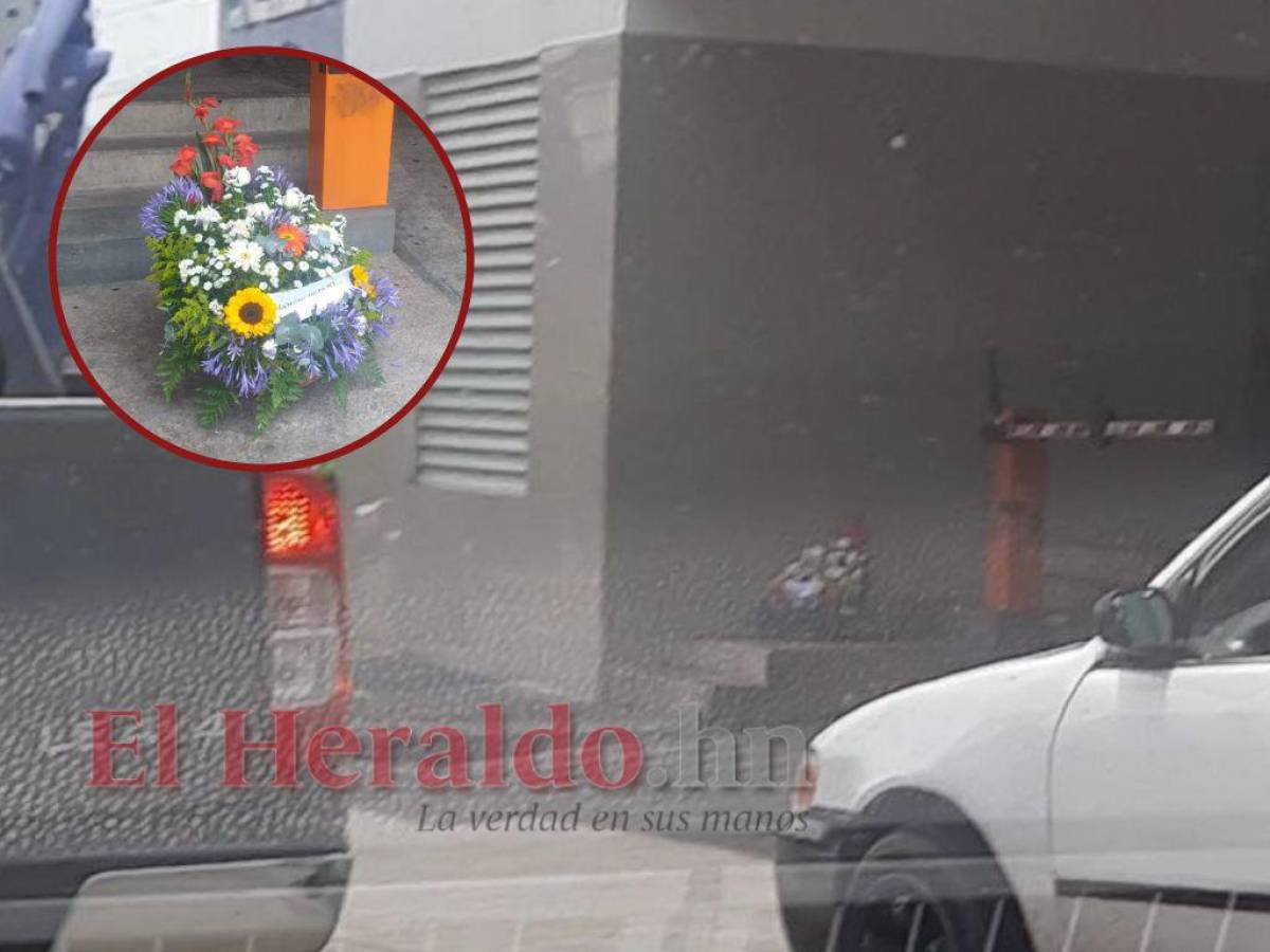 Un arreglo floral y silencio, así se encuentra escena donde asesinaron al hijo del expresidente “Pepe” Lobo
