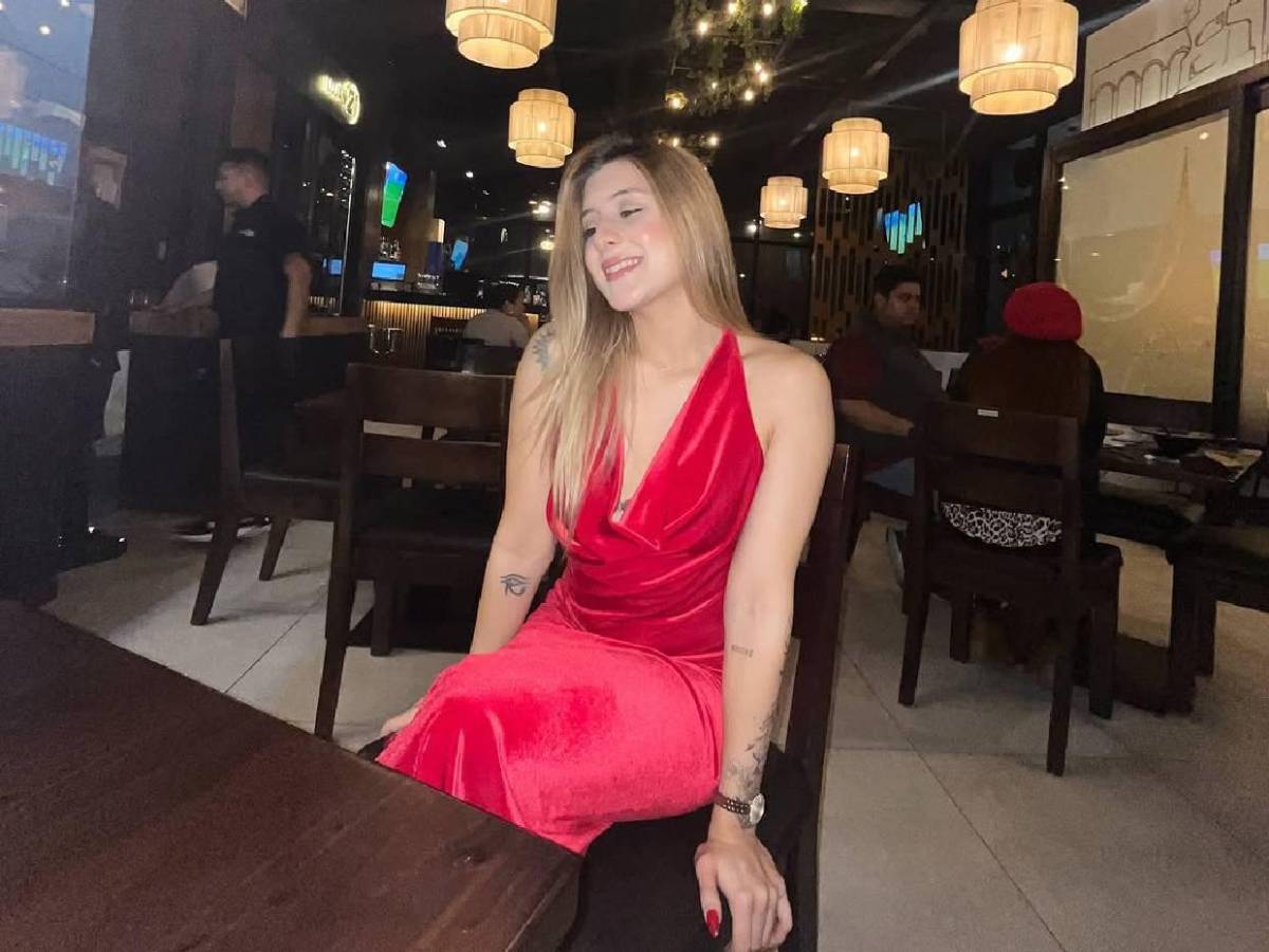 Hija de exfutbolista del Motagua causa revuelo con atrevidas fotos en redes sociales