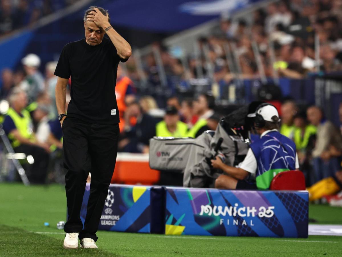 Aficionados del PSG sorprenden a Luis Enrique con homenaje a su hija Xana Aficionados del PSG sorprenden a Luis Enrique con homenaje a su hija Xana