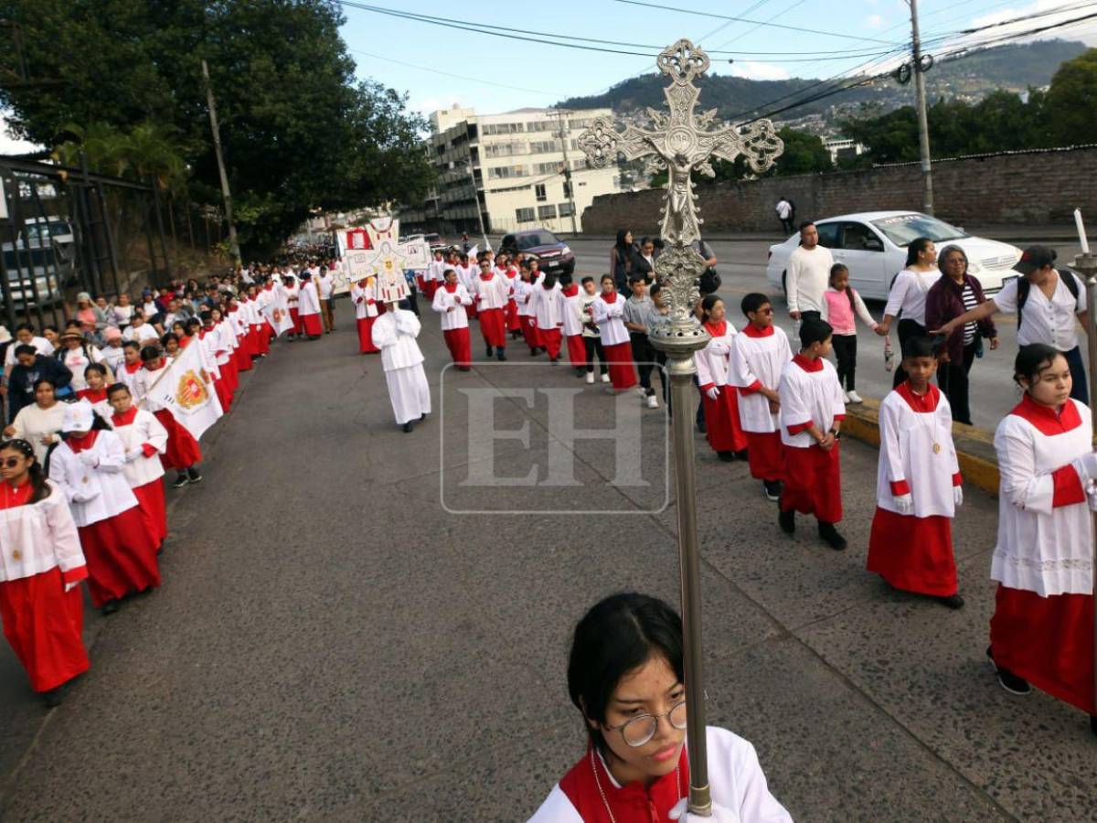 Así se lleva a cabo la peregrinación de la Vigen de Suyapa en la capital