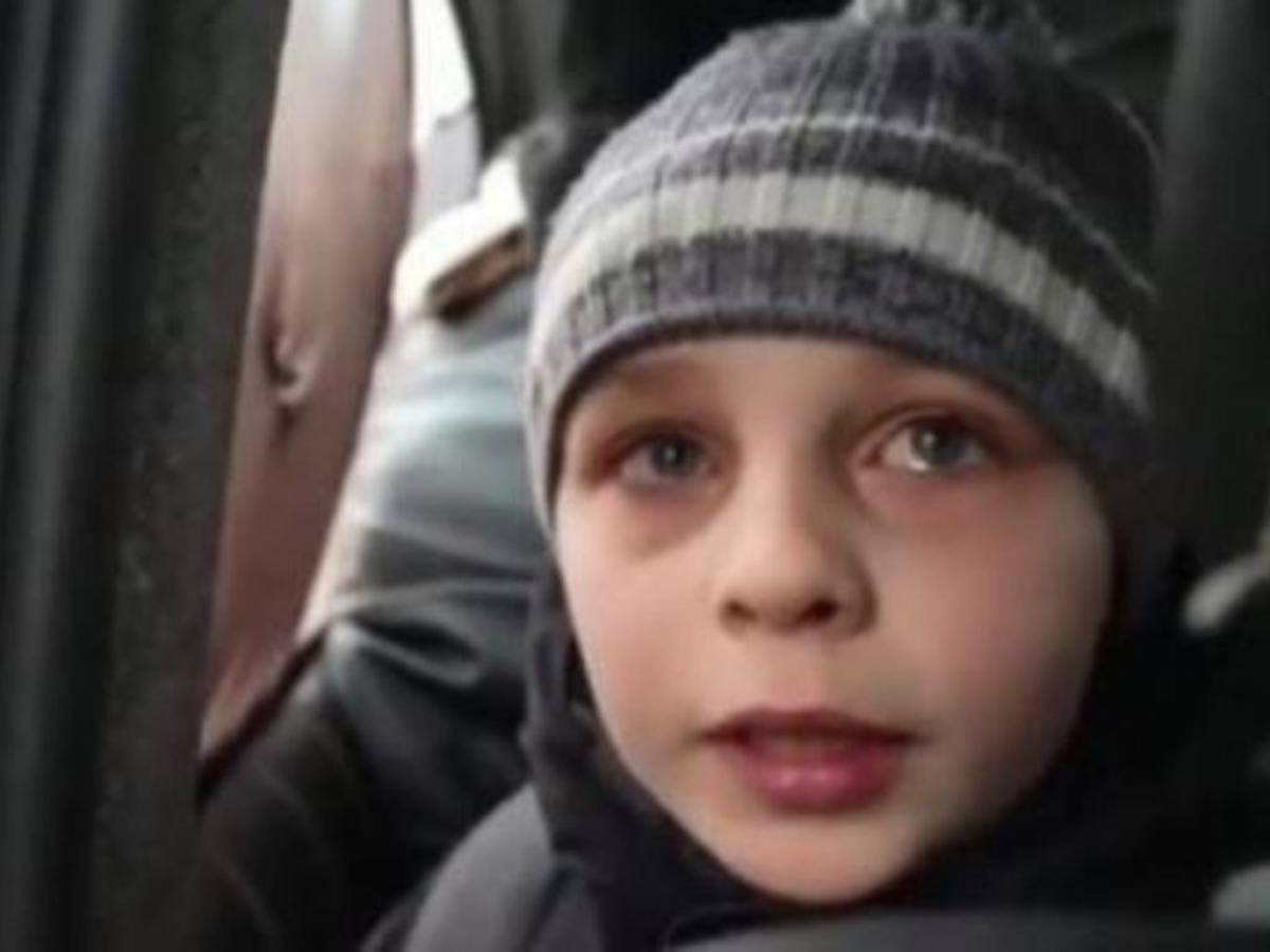 El desgarrador relato de un niño al dejar Ucrania: “Papá se quedó para ayudar a nuestros héroes”