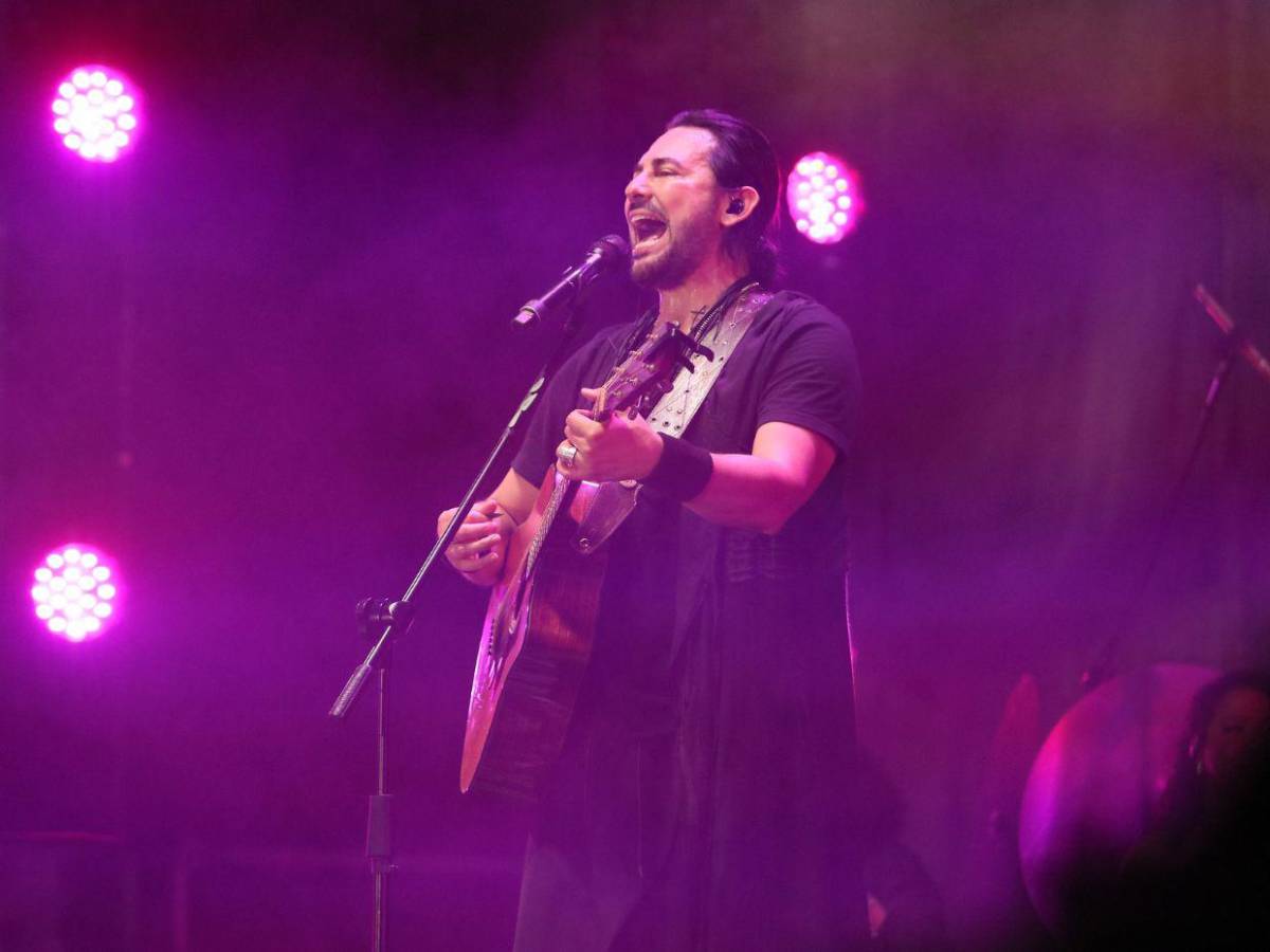 Las mejores imágenes del concierto Acústico de Beto Cuevas