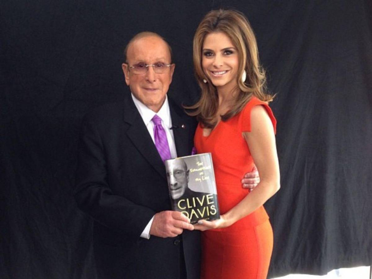 La millonaria fortuna que dejó Clive Davis tras su muerte a los 94 años