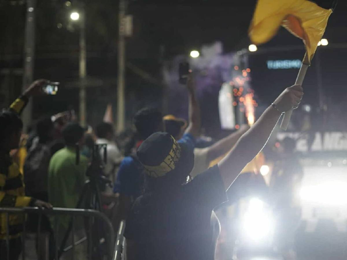 Ambiente previo a Real España vs Motagua por semifinales: Afición azul presente en el Morazán